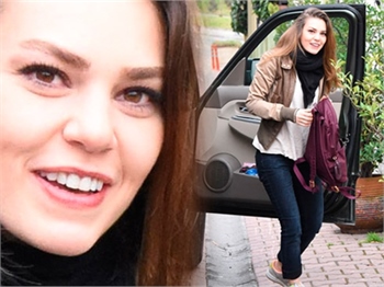 Aslı Enver'in gözlerinin içi gülüyor