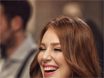 Elçin Sangu para basıyor!