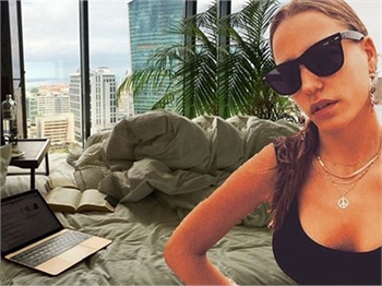 Serenay Sarıkaya'nın yatak odası!