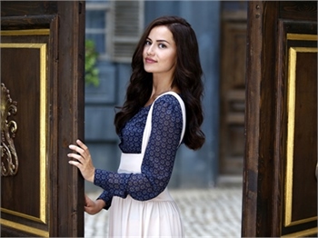 Fahriye Evcen dizilerde oynamadan para basıyor!