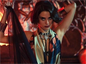 Cansu Dere'nin dizi aşkı belli oldu!