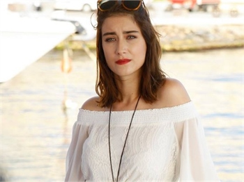 Hazal Kaya'ya doğum günü sürprizi!