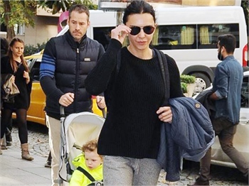 Hande Ataizi'den anlamsız hareketler