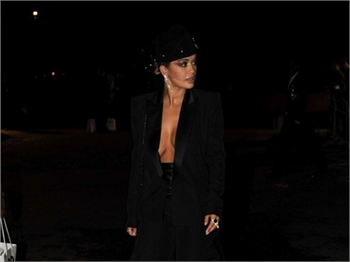 Rita Ora'nın olay dekoltesi!