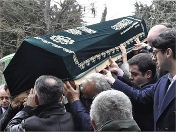 Mina Başaran ve arkadaşları son yolculuğuna uğurlanıyor!