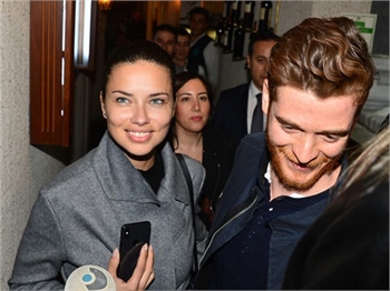 Adriana Lima, Metin Hara'nın ailesi ile tanıştı!