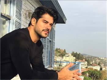Burak Özçivit: Vatan sevgimi kimseye sorgulatmam!