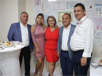 Ünlü isimleri buluşturan açılış!