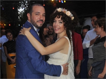 Akasya Asıltürkmen'den boşanma sonrası şaşırtan paylaşım!