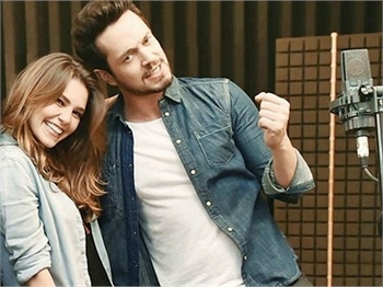 Akıma Murat Boz ve Aslı Enver de katıldı!