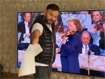 Alişan klasik müzikle halay çekti...