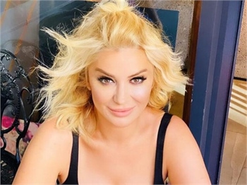 Songül Karlı'dan frikik itirafı: "O fotoğraflarda sütyensiz değilim"