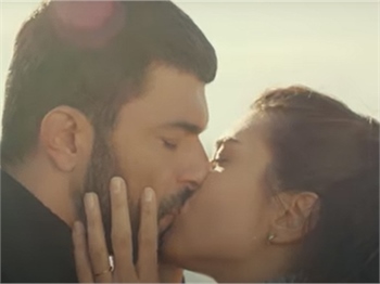 'Sefirin Kızı'nda öpüşme sahnesi olay oldu!