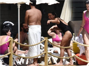 Hande Doğandemir arkadaşlarıyla tatilde!