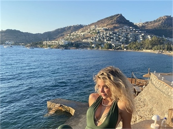 Öykü Çelik'in tatil pozları...