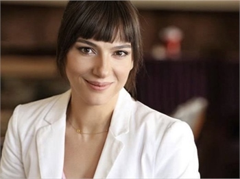 Melike Güner, 'Yalancılar ve Mumları' ile döndü!