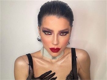 Merve Boluğur yeni tarzıyla hayranlarını şaşırttı