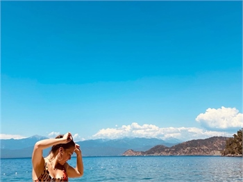 Aslı Enver'in doğum günü tatili!
