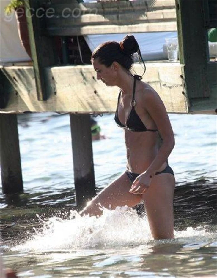 TUBA BÜYÜKÜSTÜN