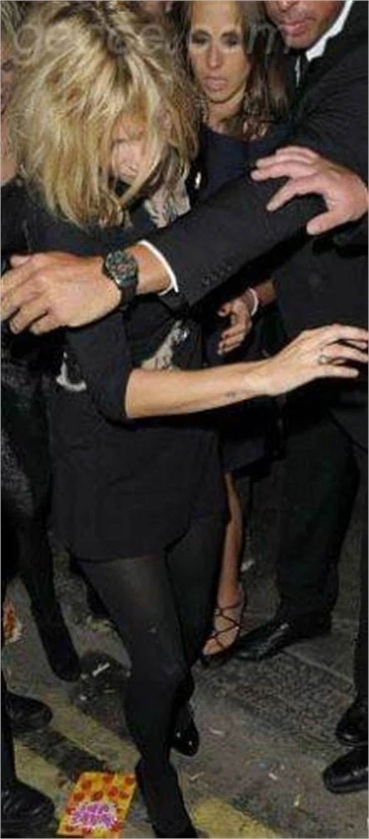 KATE MOSS ZİL ZURNA..
