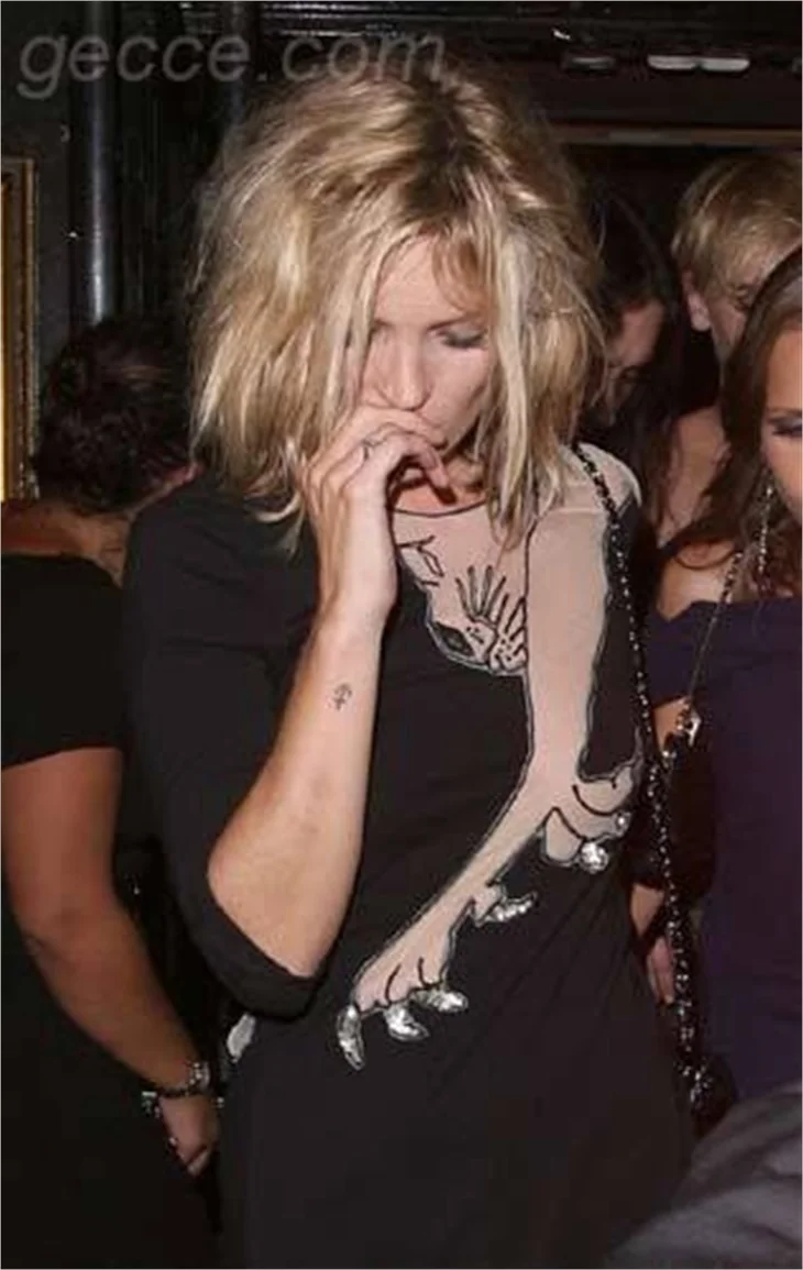 KATE MOSS ZİL ZURNA..
