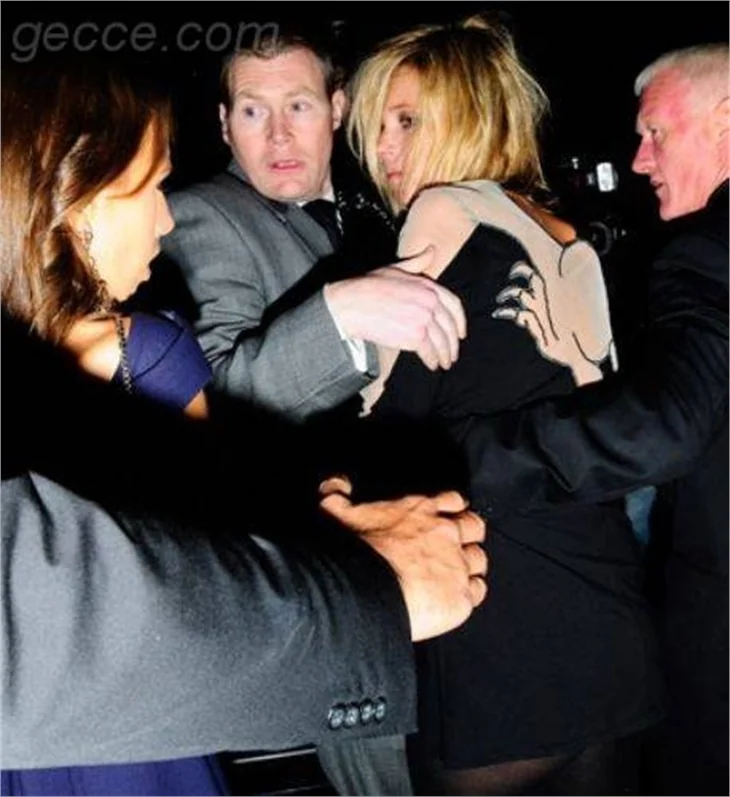 KATE MOSS ZİL ZURNA..