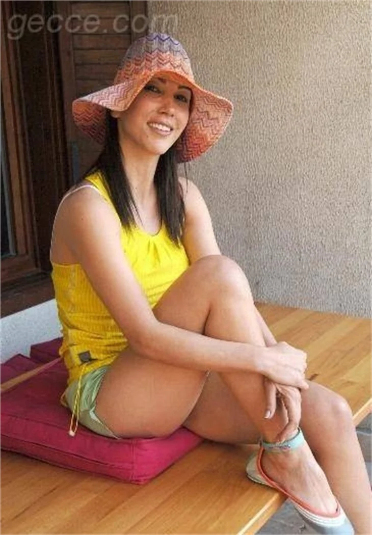 HANDE YENER