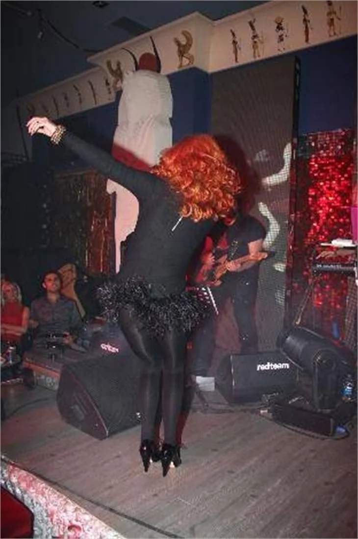 HANDE YENER