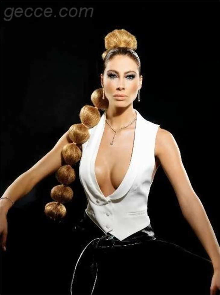 ŞENAY AKAY