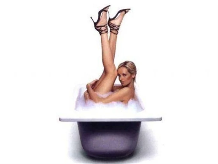ADRIANA KAREMBEU