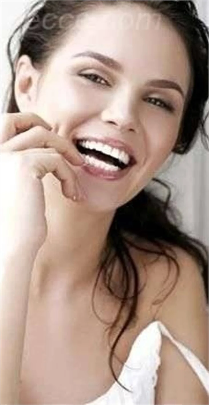 ALESSANDRA ALORES