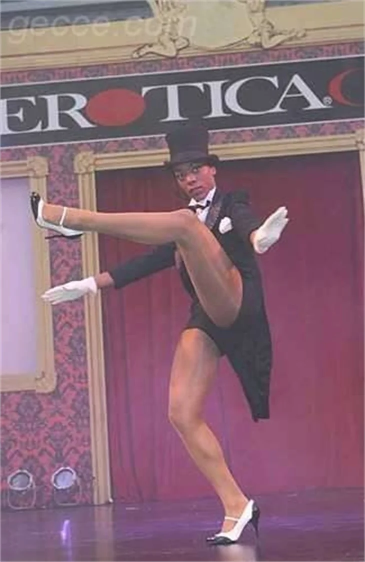 EROTICA FUARI
