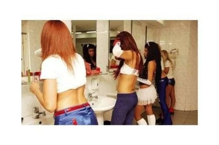 PONPON KIZLAR