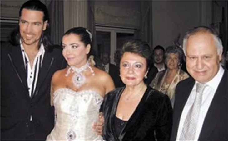 ATİNA'DA EVLENDİ