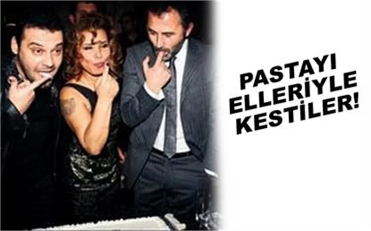 PASTAYI ELLERİYLE KESTİLER!