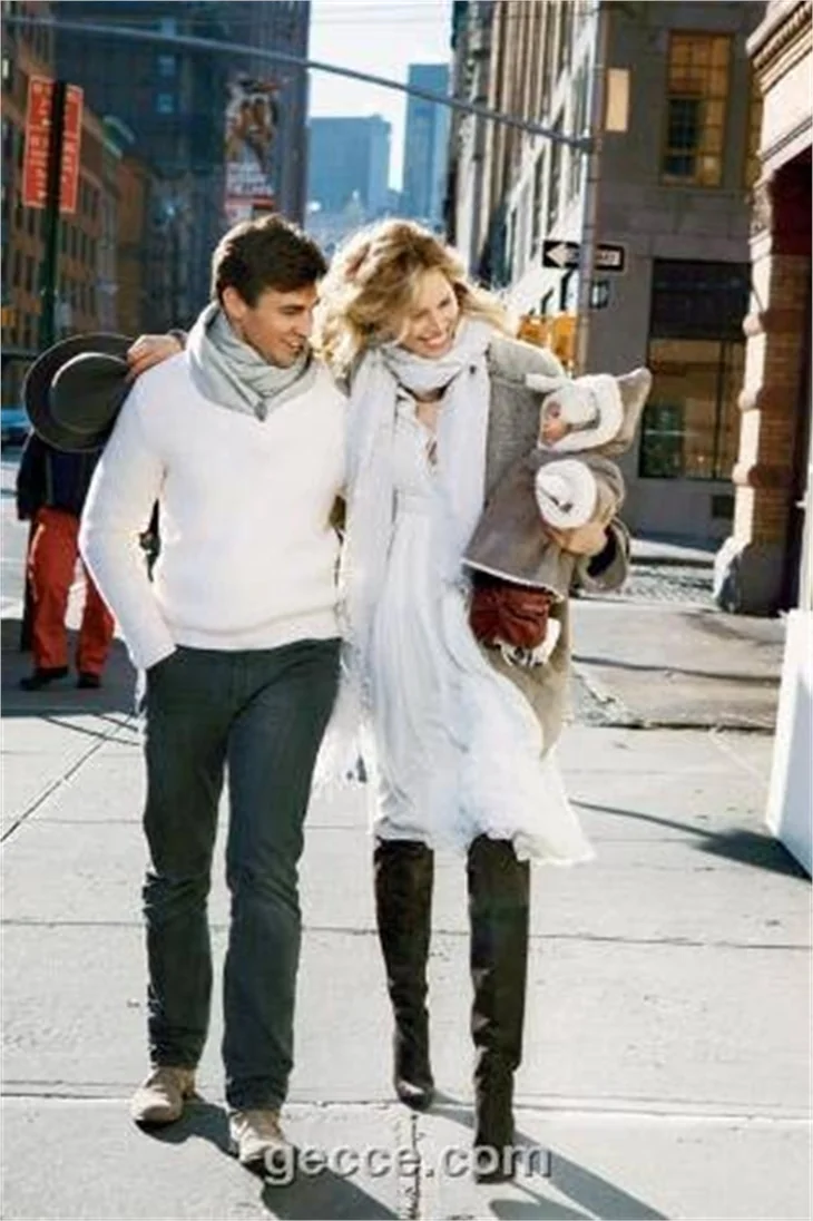YATAK ODASINDA KENDİ KENDİNE DOĞUM YAPTI