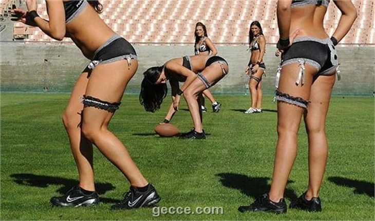 AMERİKAN FUTBOLU OYNAYAN KIZLAR!