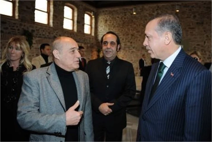BAŞBAKAN SANATÇILARA AÇILIMI ANLATTI