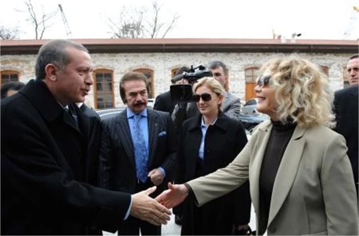 BAŞBAKAN SANATÇILARA AÇILIMI ANLATTI