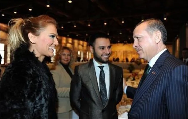 BAŞBAKAN SANATÇILARA AÇILIMI ANLATTI