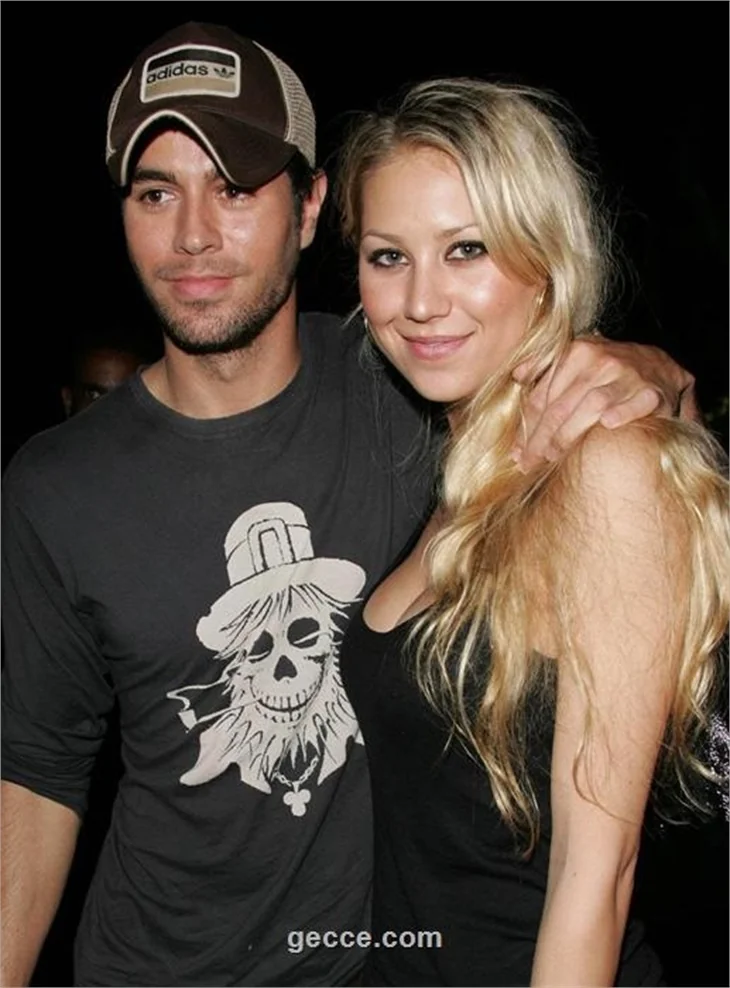 Anna Kournikova'nın göğüs şovu