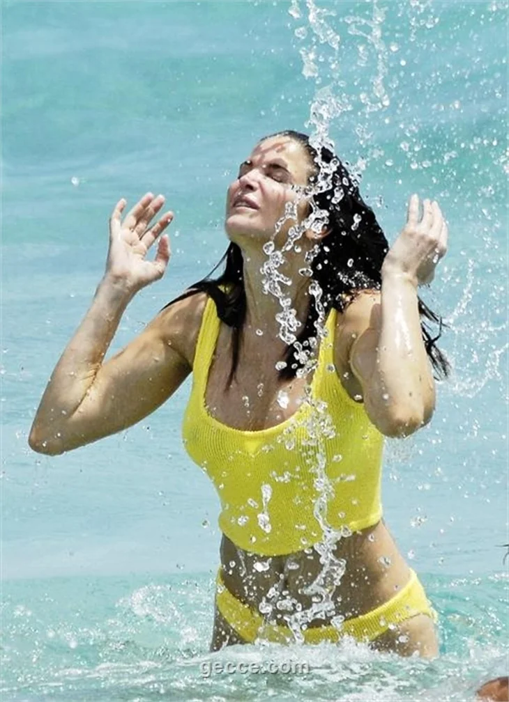 Stephanıe Seymour St. Barts sahillerinde!