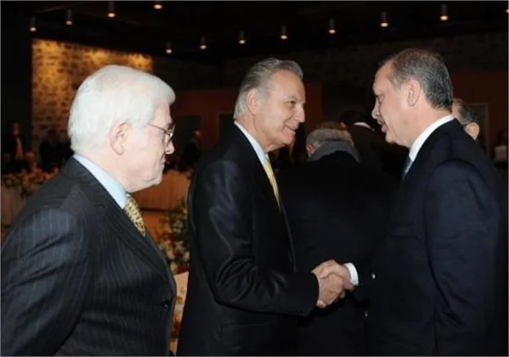 BAŞBAKAN SİNEMACILARLA BİR ARADA!