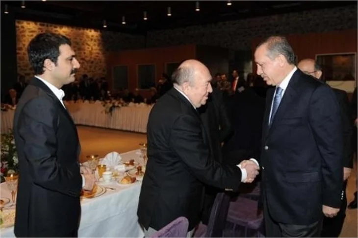 BAŞBAKAN SİNEMACILARLA BİR ARADA!