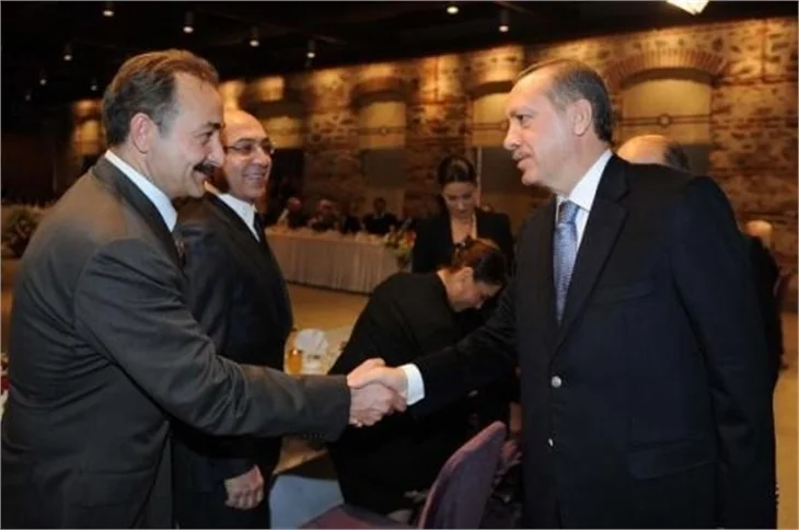 BAŞBAKAN SİNEMACILARLA BİR ARADA!