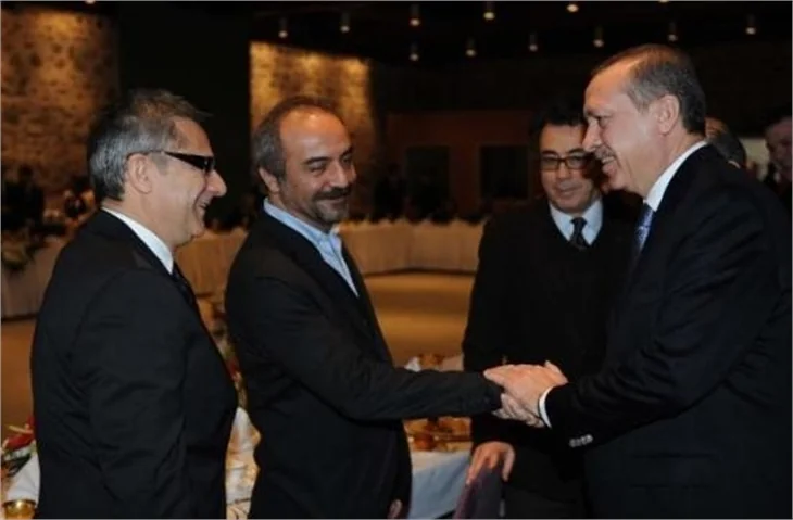 BAŞBAKAN SİNEMACILARLA BİR ARADA!