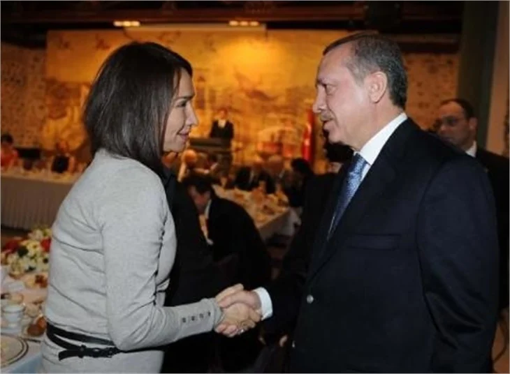BAŞBAKAN ÜNLÜLERLE!