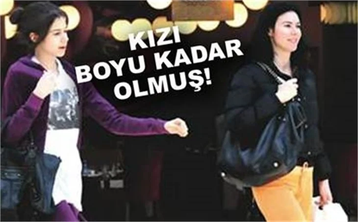DEFNE SAMYELİ KIZIYLA ALIŞVERİŞTE!