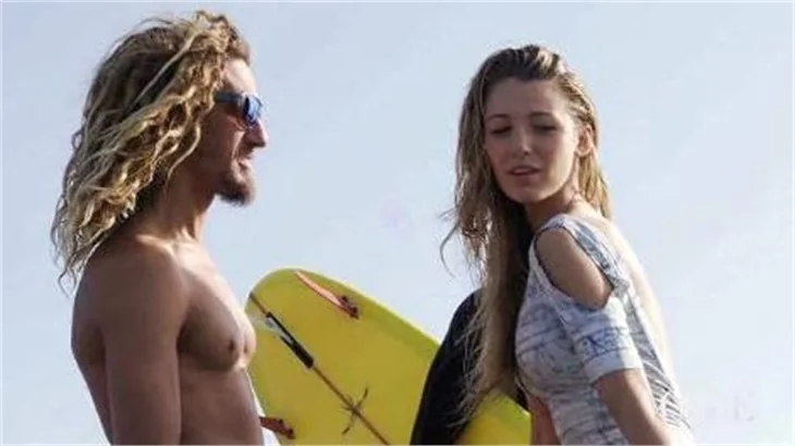 Gossip Girl dizisi yıldızı Blake Lively plajda!