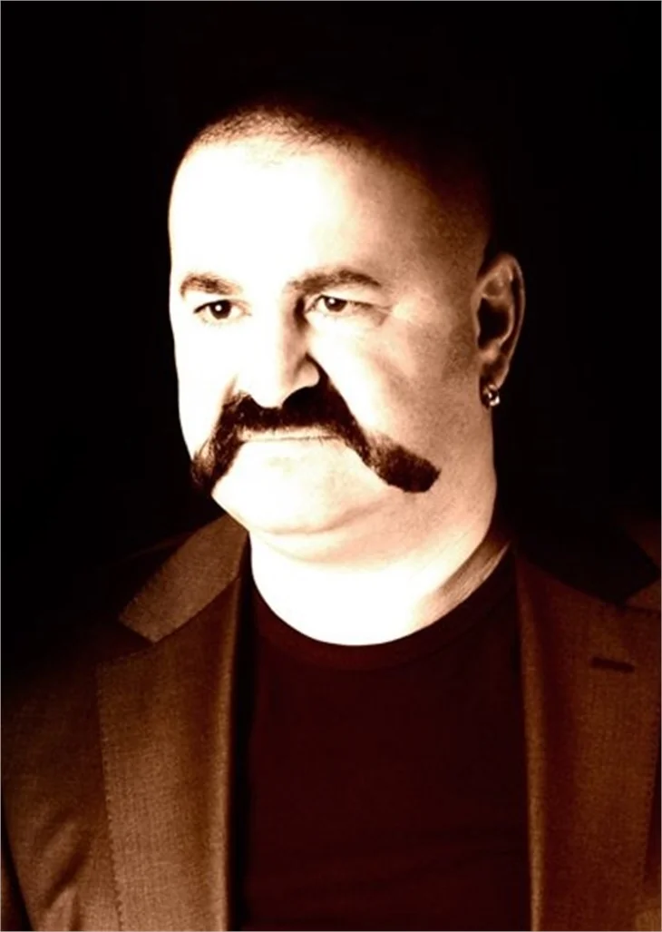 ŞAFAK SEZER MUSLUK TAMİRCİSİ OLUYOR...
